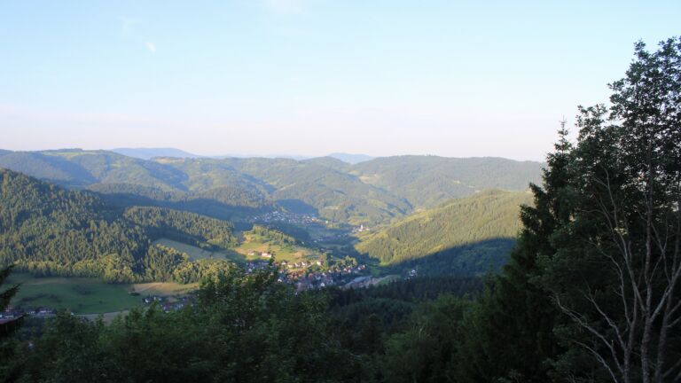 Dieses Bild zeigt eine Webcam-Aufnahme vom Achertal, aufgenommen am Freitag, den 19.06.2026 um 06:40 Uhr. Die Temperatur betrug 22.4°C.