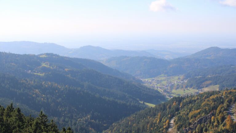 Dieses Bild zeigt eine Webcam-Aufnahme vom Achertal, aufgenommen am Samstag, den 11.10.2025 um 15:30 Uhr. Die Temperatur betrug 12.2°C.