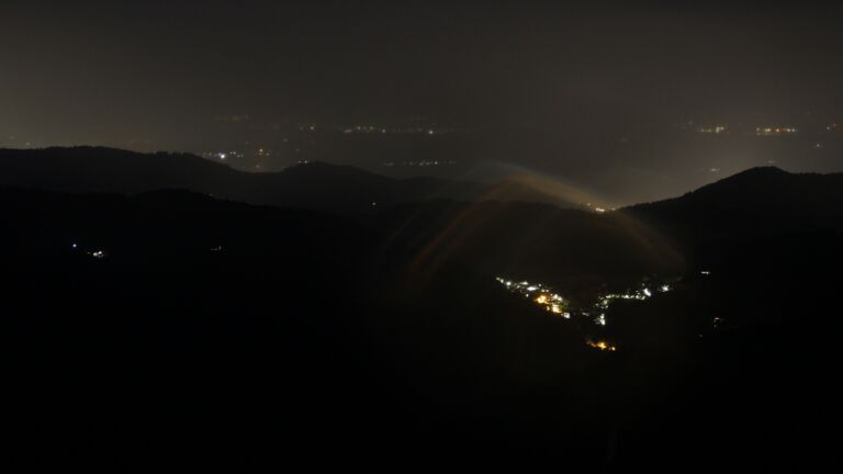Dieses Bild zeigt eine Webcam-Aufnahme vom Achertal, aufgenommen am Sonntag, den 25.05.2025 um 22:40 Uhr. Die Temperatur betrug 10°C.