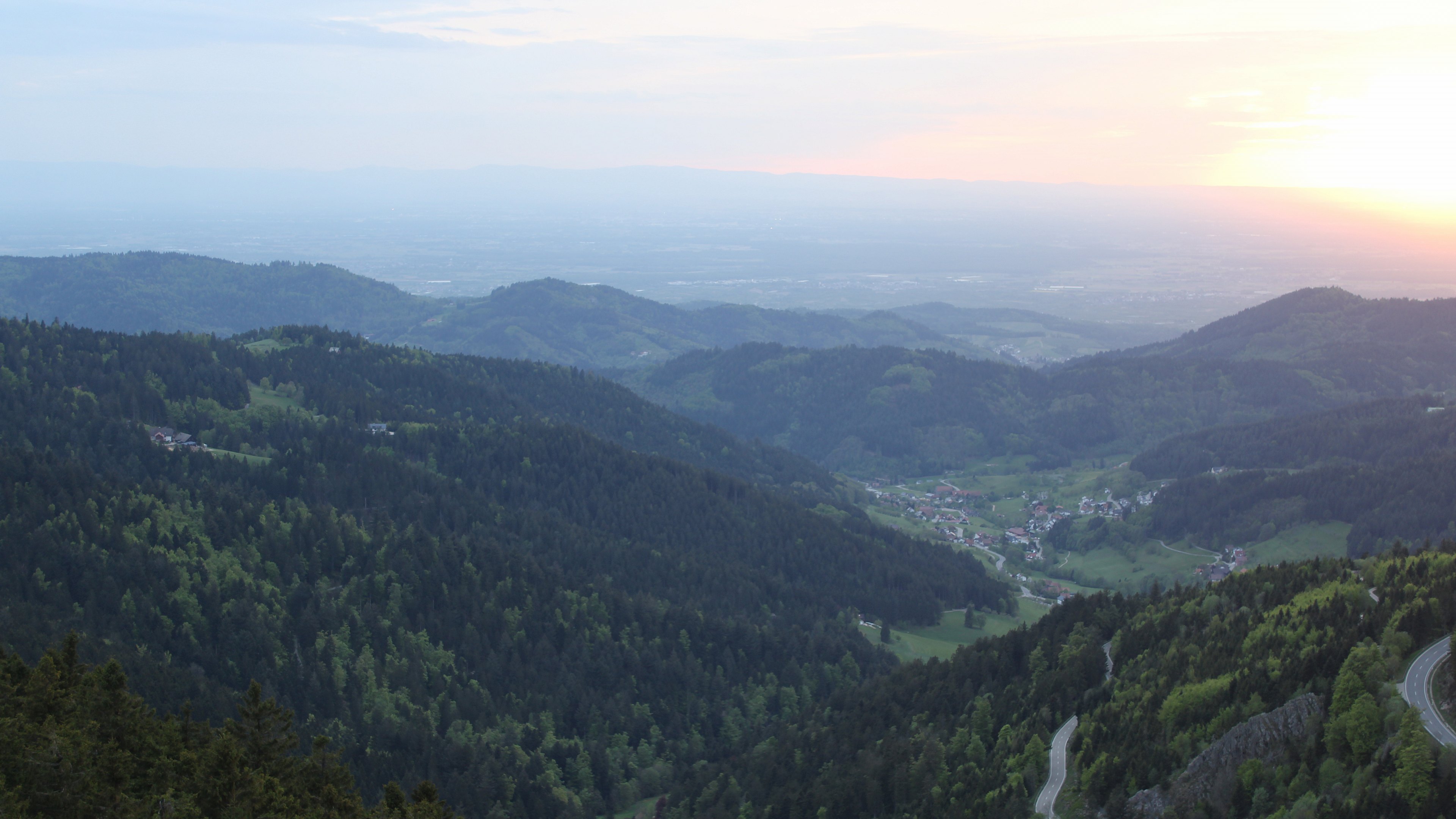 Dieses Bild zeigt eine Webcam-Aufnahme vom Achertal, aufgenommen am Dienstag, den 28.04.2026 um 20:20 Uhr. Die Temperatur betrug 12.3°C.