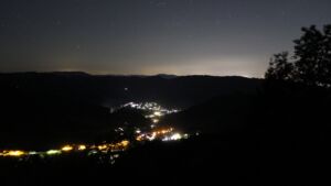 Dieses Bild zeigt eine Webcam-Aufnahme vom Achertal, aufgenommen am Dienstag, den 06.10.2026 um 03:00 Uhr. Die Temperatur betrug 15.7°C.