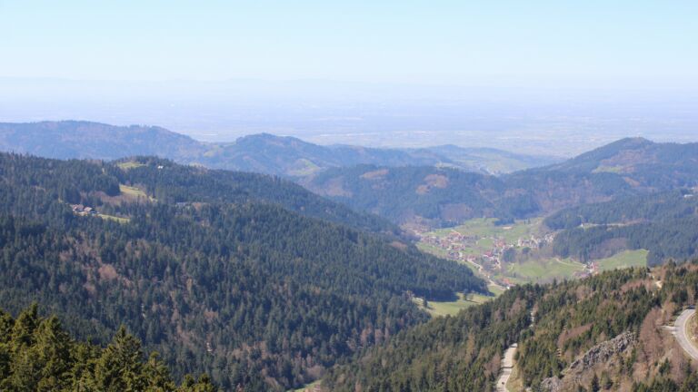 Dieses Bild zeigt eine Webcam-Aufnahme vom Achertal, aufgenommen am Mittwoch, den 08.04.2026 um 13:50 Uhr. Die Temperatur betrug 15.9°C.