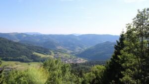 Dieses Bild zeigt eine Webcam-Aufnahme vom Achertal, aufgenommen am Samstag, den 23.05.2026 um 18:00 Uhr. Die Temperatur betrug 31.5°C.