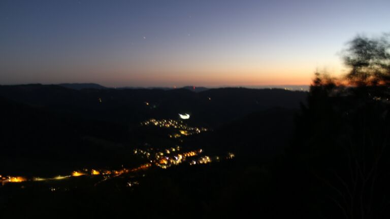 Dieses Bild zeigt eine Webcam-Aufnahme vom Achertal, aufgenommen am Dienstag, den 22.09.2026 um 20:20 Uhr. Die Temperatur betrug 13.9°C.