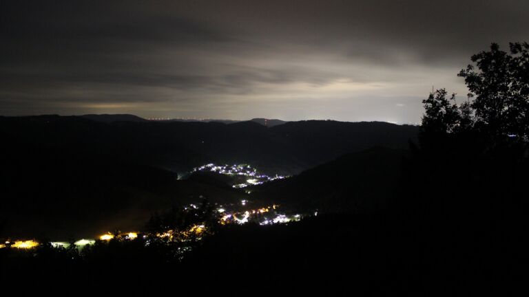 Dieses Bild zeigt eine Webcam-Aufnahme vom Achertal, aufgenommen am Mittwoch, den 19.08.2026 um 01:30 Uhr. Die Temperatur betrug 16.2°C.