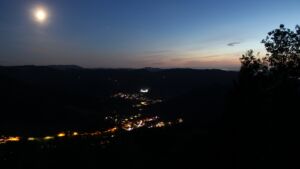 Dieses Bild zeigt eine Webcam-Aufnahme vom Achertal, aufgenommen am Freitag, den 18.09.2026 um 20:30 Uhr. Die Temperatur betrug 13°C.