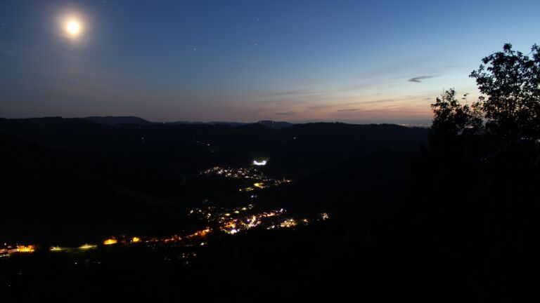Dieses Bild zeigt eine Webcam-Aufnahme vom Achertal, aufgenommen am Freitag, den 18.09.2026 um 20:30 Uhr. Die Temperatur betrug 13°C.