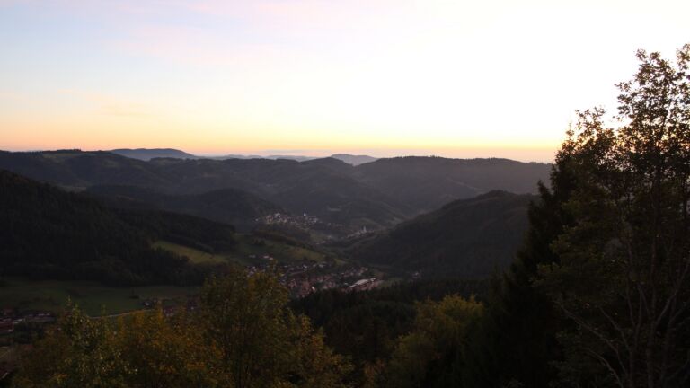 Dieses Bild zeigt eine Webcam-Aufnahme vom Achertal, aufgenommen am Mittwoch, den 14.10.2026 um 18:50 Uhr. Die Temperatur betrug 14.8°C.