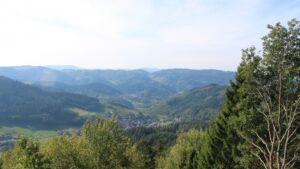Dieses Bild zeigt eine Webcam-Aufnahme vom Achertal, aufgenommen am Mittwoch, den 07.10.2026 um 12:10 Uhr. Die Temperatur betrug 21.8°C.