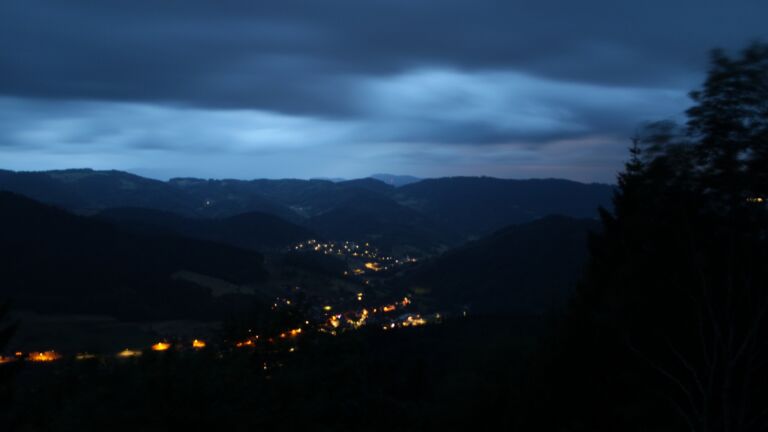 Dieses Bild zeigt eine Webcam-Aufnahme vom Achertal, aufgenommen am Montag, den 29.06.2026 um 04:50 Uhr. Die Temperatur betrug 20.8°C.