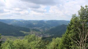 Dieses Bild zeigt eine Webcam-Aufnahme vom Achertal, aufgenommen am Montag, den 27.07.2026 um 12:30 Uhr. Die Temperatur betrug 18.7°C.