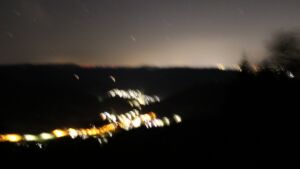 Dieses Bild zeigt eine Webcam-Aufnahme vom Achertal, aufgenommen am Dienstag, den 11.08.2026 um 23:30 Uhr. Die Temperatur betrug 21.5°C.