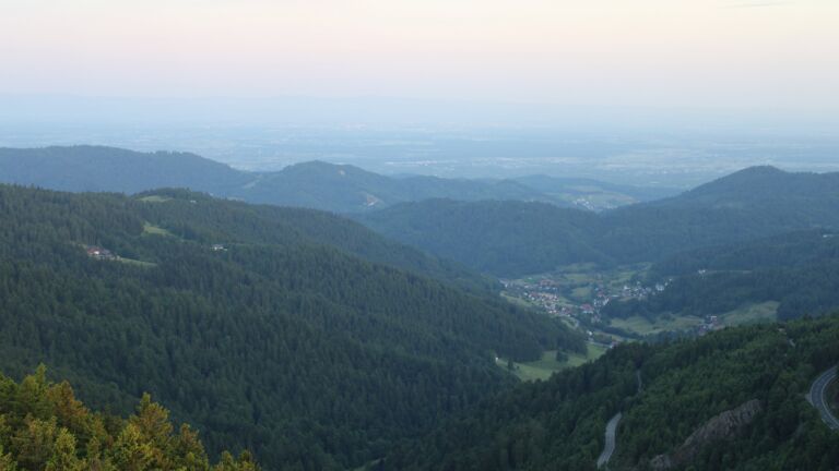 Dieses Bild zeigt eine Webcam-Aufnahme vom Achertal, aufgenommen am Samstag, den 31.05.2025 um 05:40 Uhr. Die Temperatur betrug 18.6°C.