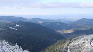 Dieses Bild zeigt eine Webcam-Aufnahme vom Achertal, aufgenommen am Donnerstag, den 27.11.2025 um 11:10 Uhr. Die Temperatur betrug -0.8°C.