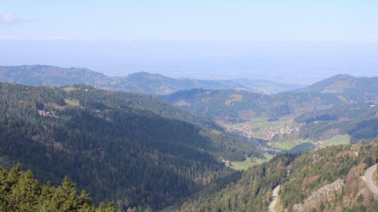 Dieses Bild zeigt eine Webcam-Aufnahme vom Achertal, aufgenommen am Mittwoch, den 15.04.2026 um 10:50 Uhr. Die Temperatur betrug 9.4°C.