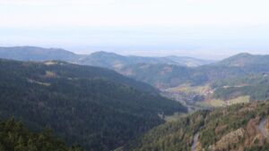 Dieses Bild zeigt eine Webcam-Aufnahme vom Achertal, aufgenommen am Donnerstag, den 18.12.2025 um 10:50 Uhr. Die Temperatur betrug 7.1°C.