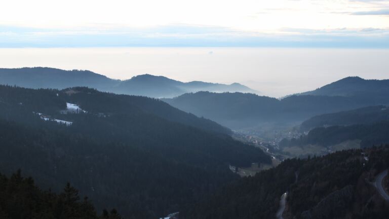 Dieses Bild zeigt eine Webcam-Aufnahme vom Achertal, aufgenommen am Freitag, den 23.01.2026 um 17:30 Uhr. Die Temperatur betrug 4.2°C.