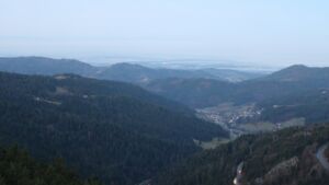 Dieses Bild zeigt eine Webcam-Aufnahme vom Achertal, aufgenommen am Freitag, den 12.12.2025 um 07:50 Uhr. Die Temperatur betrug 7.4°C.