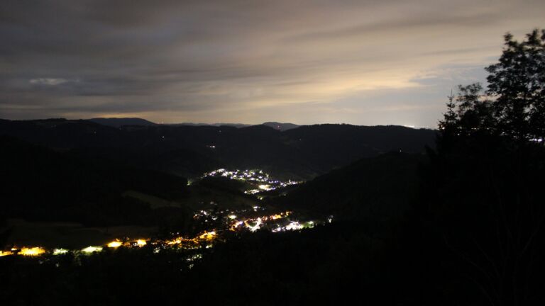 Dieses Bild zeigt eine Webcam-Aufnahme vom Achertal, aufgenommen am Freitag, den 03.07.2026 um 00:30 Uhr. Die Temperatur betrug 18.1°C.