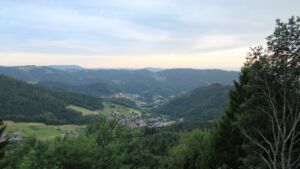 Dieses Bild zeigt eine Webcam-Aufnahme vom Achertal, aufgenommen am Dienstag, den 07.07.2026 um 20:40 Uhr. Die Temperatur betrug 23.4°C.