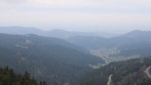 Dieses Bild zeigt eine Webcam-Aufnahme vom Achertal, aufgenommen am Freitag, den 10.04.2026 um 16:50 Uhr. Die Temperatur betrug 7.2°C.