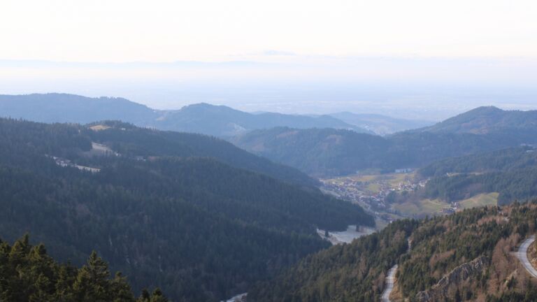 Dieses Bild zeigt eine Webcam-Aufnahme vom Achertal, aufgenommen am Donnerstag, den 01.01.2026 um 14:30 Uhr. Die Temperatur betrug -4.2°C.