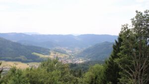 Dieses Bild zeigt eine Webcam-Aufnahme vom Achertal, aufgenommen am Montag, den 03.08.2026 um 15:00 Uhr. Die Temperatur betrug 34.1°C.