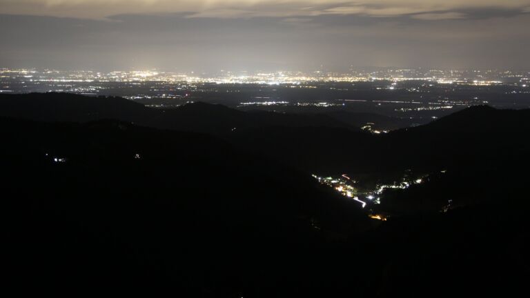 Dieses Bild zeigt eine Webcam-Aufnahme vom Achertal, aufgenommen am Samstag, den 13.09.2025 um 21:30 Uhr. Die Temperatur betrug 11.4°C.