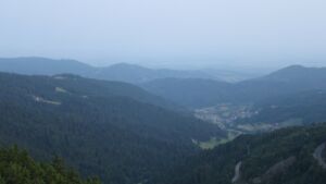 Dieses Bild zeigt eine Webcam-Aufnahme vom Achertal, aufgenommen am Samstag, den 14.06.2025 um 05:00 Uhr. Die Temperatur betrug 23.4°C.