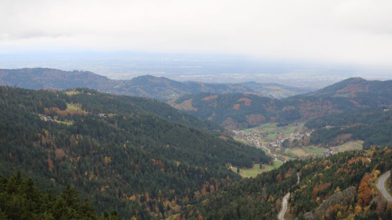 Dieses Bild zeigt eine Webcam-Aufnahme vom Achertal, aufgenommen am Dienstag, den 28.10.2025 um 10:20 Uhr. Die Temperatur betrug 5.1°C.