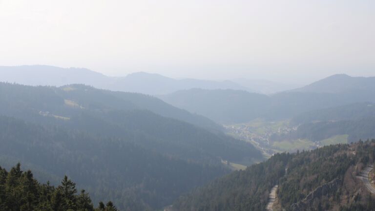 Dieses Bild zeigt eine Webcam-Aufnahme vom Achertal, aufgenommen am Montag, den 09.03.2026 um 15:20 Uhr. Die Temperatur betrug 11.1°C.