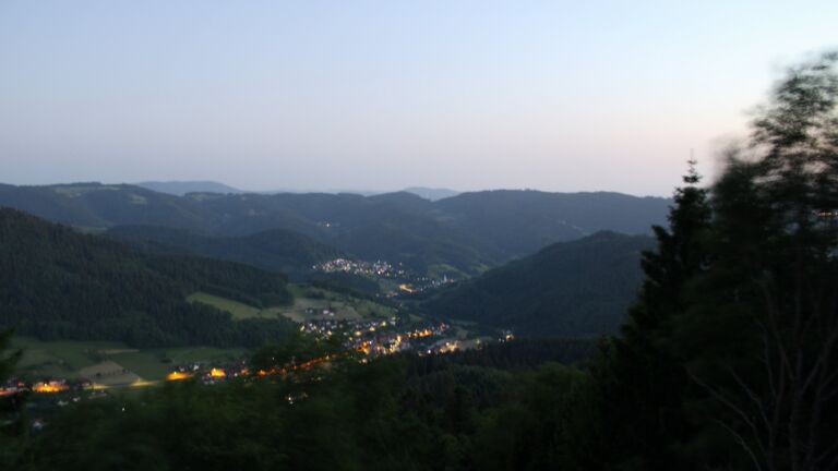 Dieses Bild zeigt eine Webcam-Aufnahme vom Achertal, aufgenommen am Montag, den 25.05.2026 um 22:00 Uhr. Die Temperatur betrug 22.4°C.
