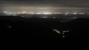 Dieses Bild zeigt eine Webcam-Aufnahme vom Achertal, aufgenommen am Dienstag, den 16.09.2025 um 03:00 Uhr. Die Temperatur betrug 8.9°C.