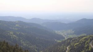 Dieses Bild zeigt eine Webcam-Aufnahme vom Achertal, aufgenommen am Montag, den 27.04.2026 um 18:20 Uhr. Die Temperatur betrug 15.4°C.