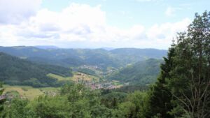 Dieses Bild zeigt eine Webcam-Aufnahme vom Achertal, aufgenommen am Freitag, den 05.06.2026 um 12:00 Uhr. Die Temperatur betrug 13.8°C.