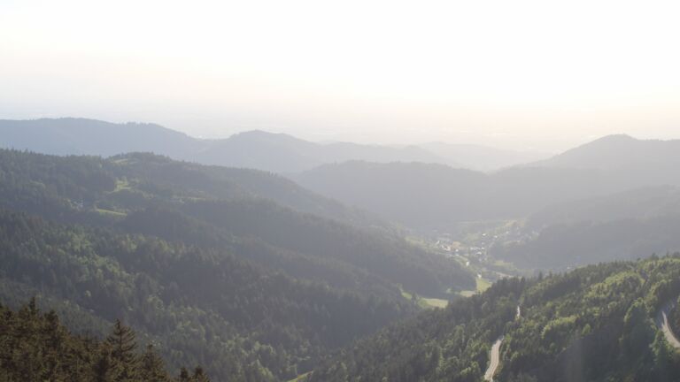 Dieses Bild zeigt eine Webcam-Aufnahme vom Achertal, aufgenommen am Donnerstag, den 15.05.2025 um 19:40 Uhr. Die Temperatur betrug 10.6°C.