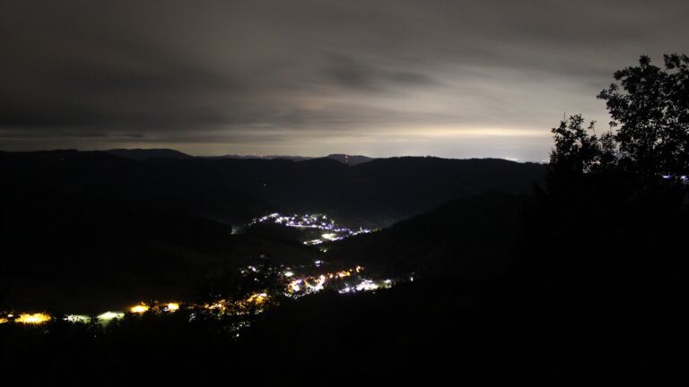 Dieses Bild zeigt eine Webcam-Aufnahme vom Achertal, aufgenommen am Mittwoch, den 19.08.2026 um 04:30 Uhr. Die Temperatur betrug 16.1°C.