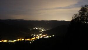 Dieses Bild zeigt eine Webcam-Aufnahme vom Achertal, aufgenommen am Dienstag, den 16.06.2026 um 23:30 Uhr. Die Temperatur betrug 20.3°C.