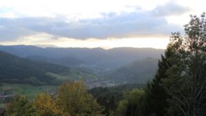 Dieses Bild zeigt eine Webcam-Aufnahme vom Achertal, aufgenommen am Mittwoch, den 28.10.2026 um 16:00 Uhr. Die Temperatur betrug 11.4°C.