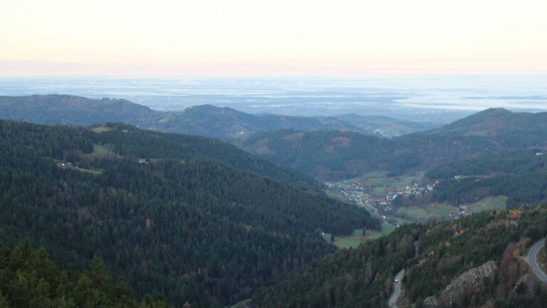 Dieses Bild zeigt eine Webcam-Aufnahme vom Achertal, aufgenommen am Mittwoch, den 12.11.2025 um 07:40 Uhr. Die Temperatur betrug 11.1°C.