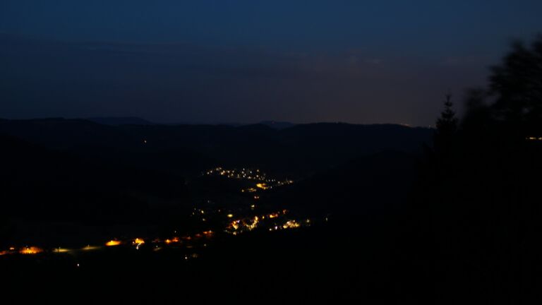 Dieses Bild zeigt eine Webcam-Aufnahme vom Achertal, aufgenommen am Mittwoch, den 15.07.2026 um 04:30 Uhr. Die Temperatur betrug 22.3°C.