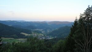 Dieses Bild zeigt eine Webcam-Aufnahme vom Achertal, aufgenommen am Sonntag, den 28.06.2026 um 06:00 Uhr. Die Temperatur betrug 27.3°C.