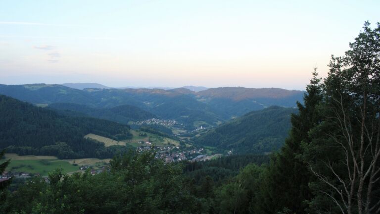 Dieses Bild zeigt eine Webcam-Aufnahme vom Achertal, aufgenommen am Sonntag, den 28.06.2026 um 06:00 Uhr. Die Temperatur betrug 27.3°C.