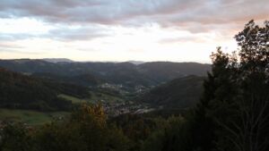 Dieses Bild zeigt eine Webcam-Aufnahme vom Achertal, aufgenommen am Freitag, den 04.09.2026 um 20:00 Uhr. Die Temperatur betrug 25.1°C.