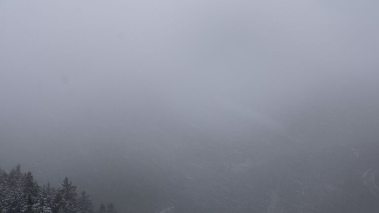 Dieses Bild zeigt eine Webcam-Aufnahme vom Achertal, aufgenommen am Montag, den 24.11.2025 um 12:00 Uhr. Die Temperatur betrug 0.1°C.