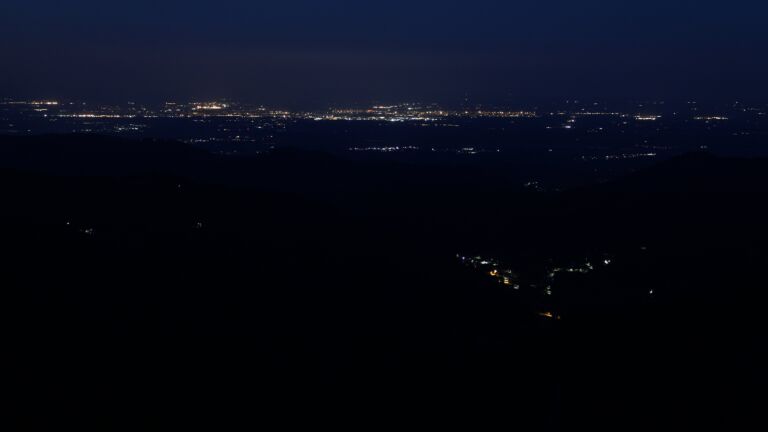 Dieses Bild zeigt eine Webcam-Aufnahme vom Achertal, aufgenommen am Sonntag, den 11.05.2025 um 04:40 Uhr. Die Temperatur betrug 9.7°C.