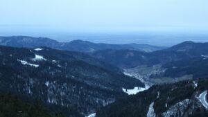 Dieses Bild zeigt eine Webcam-Aufnahme vom Achertal, aufgenommen am Sonntag, den 23.11.2025 um 16:40 Uhr. Die Temperatur betrug -1.6°C.