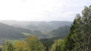 Dieses Bild zeigt eine Webcam-Aufnahme vom Achertal, aufgenommen am Montag, den 26.10.2026 um 12:10 Uhr. Die Temperatur betrug 10°C.