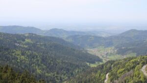 Dieses Bild zeigt eine Webcam-Aufnahme vom Achertal, aufgenommen am Dienstag, den 28.04.2026 um 13:30 Uhr. Die Temperatur betrug 14.5°C.