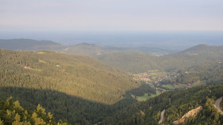 Dieses Bild zeigt eine Webcam-Aufnahme vom Achertal, aufgenommen am Mittwoch, den 27.08.2025 um 07:50 Uhr. Die Temperatur betrug 17.6°C.